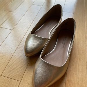 Gold flats, only worn a few times